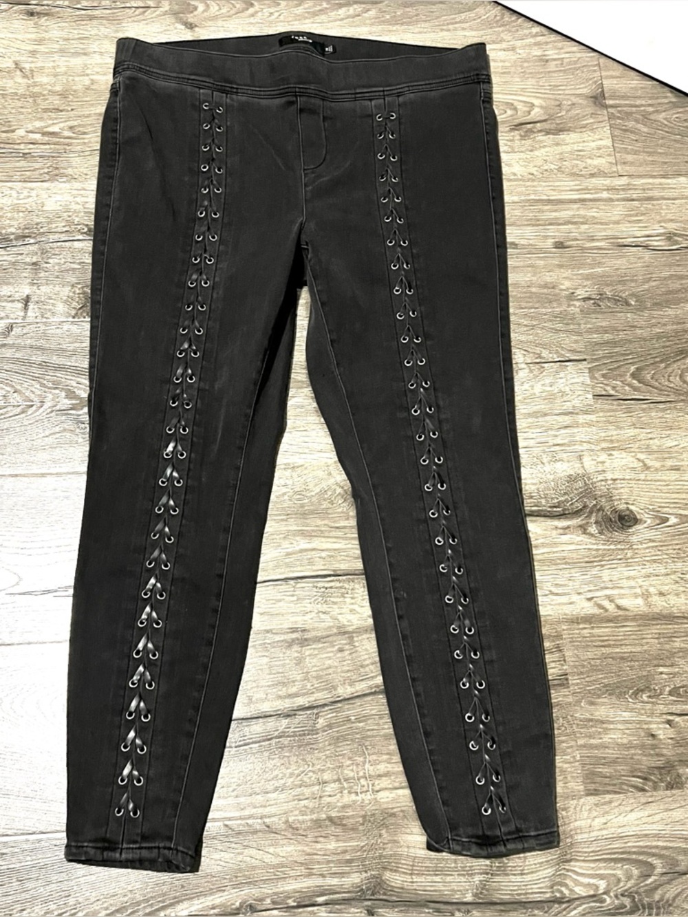 Torrid Women’s Black Stretch Laced-Front Pull On Pants Jeggings Sexy Edgy Sz 2R